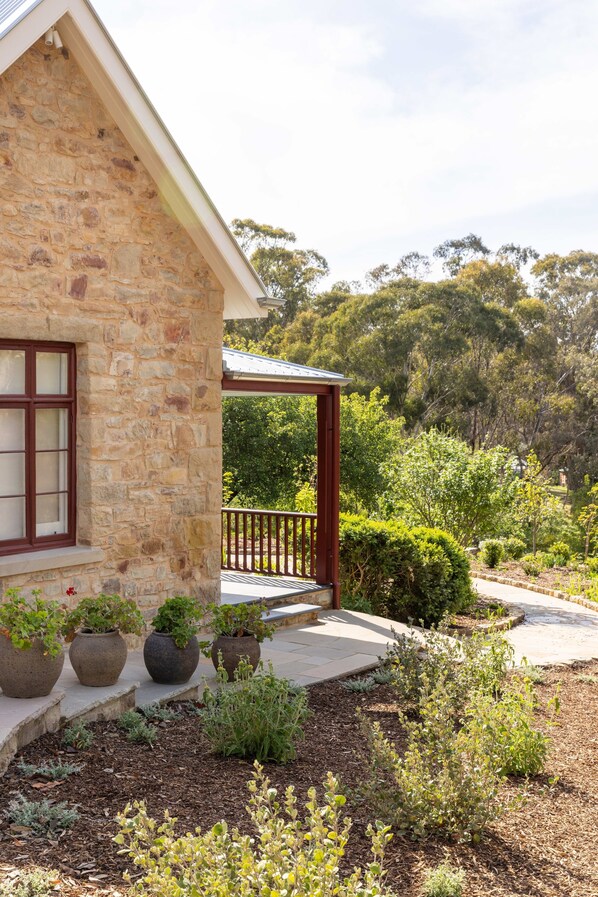 Property grounds - CHESTER COTTAGE, CASTLEMAINE (Castlemaine)