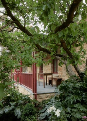 Terrace/patio - CHESTER COTTAGE, CASTLEMAINE (Castlemaine)