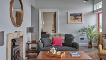 Cottage, 4 Bedrooms | Living area