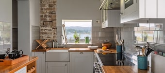 Eilean Sionnach Lighthouse Cottage