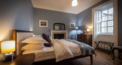 Eilean Sionnach Lighthouse Cottage