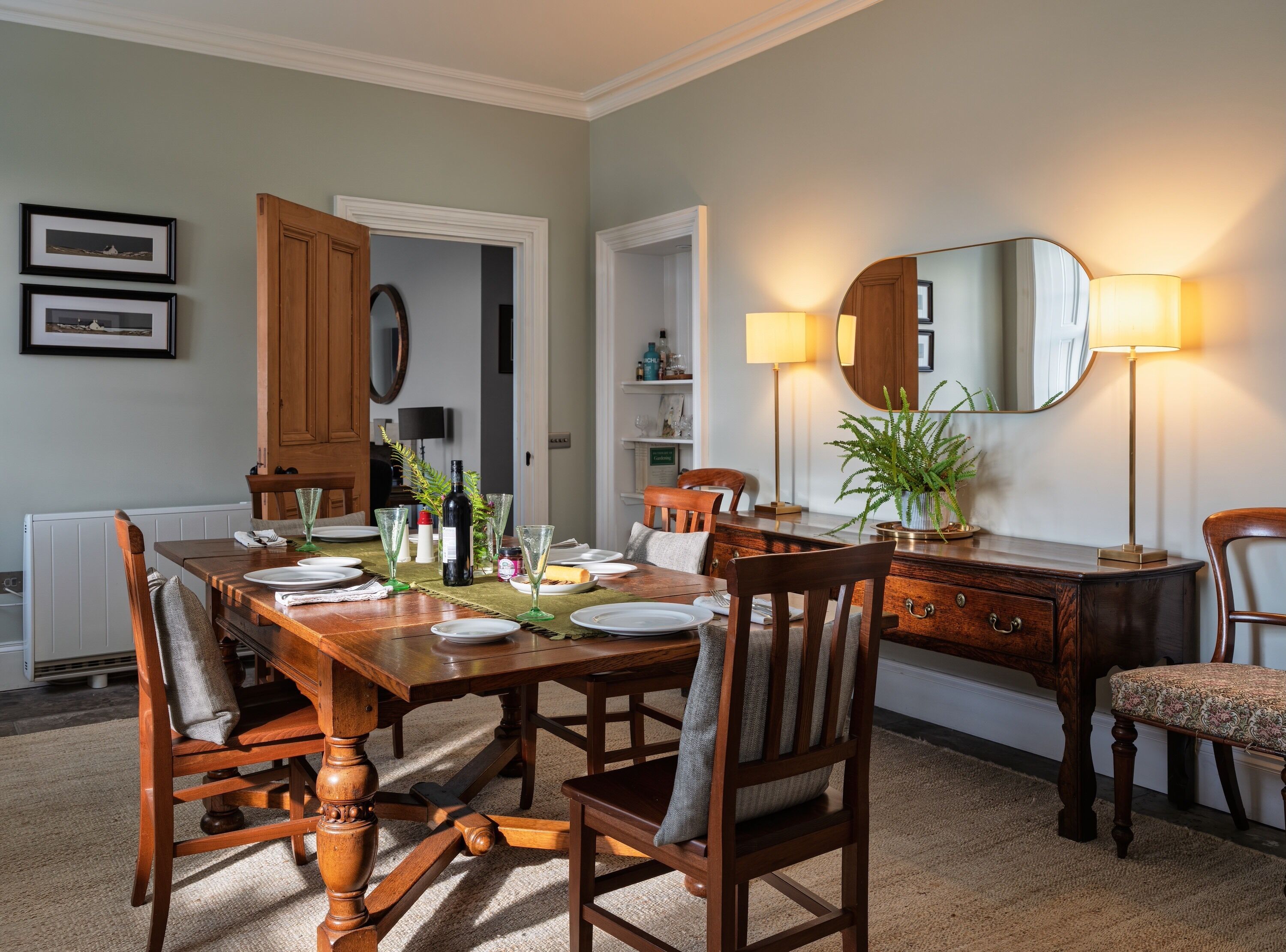 منطقة تناول الطعام للأسر