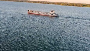 A river with a boat. - Palladium Pousada (Neopolis)