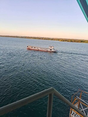 Bureau, espace de travail pour ordinateur portable, Wi-Fi gratuit