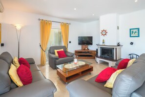 Living area - Villa Rosa Nautica with AC & Wi-fi near beach (Carvoeiro)