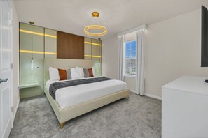 10 habitaciones, tabla de planchar con plancha, wifi y ropa de cama 