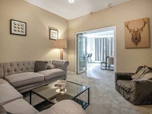 Living area - The Loans Inn Cottage (Loans, near Troon)