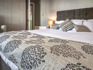 4 bedrooms, free WiFi, bed sheets