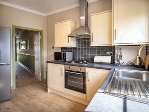 Dishwasher - The Loans Inn Cottage (Loans, near Troon)