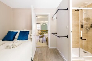 1 dormitori, planxa i posts de planxar, wifi gratuïta i roba de llit