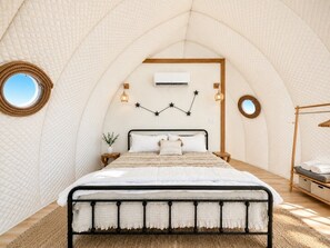Iron/ironing board, WiFi, bed sheets - Cassiopeia at the Retreat (Gillespie County)
