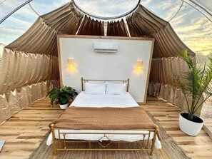 Iron/ironing board, WiFi, bed sheets - Draco at the Retreat (Gillespie County)