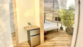 16 quartos, escrivaninha, ferros/tábuas de passar roupa, berço de viagem