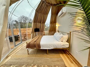 16 makuuhuonetta, työpöytä, silitysrauta/-lauta, vauvan matkasänky