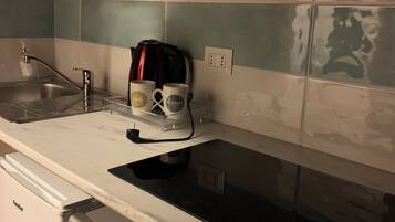 Basic Studio Suite | Private kitchen