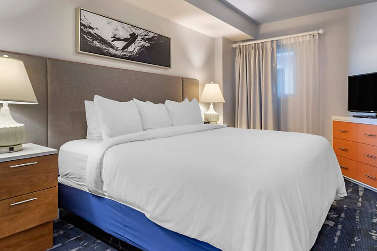 In-room safe, laptop workspace, iron/ironing board, WiFi (free)