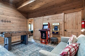 Game room - Easy Roads HotTub Firepit GasGrill Fence (Sevierville)