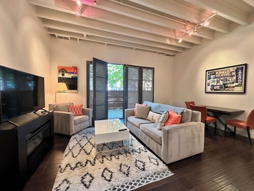 Cozy 2 bedroom house 5 minutes to downtown and UC Davis Medical