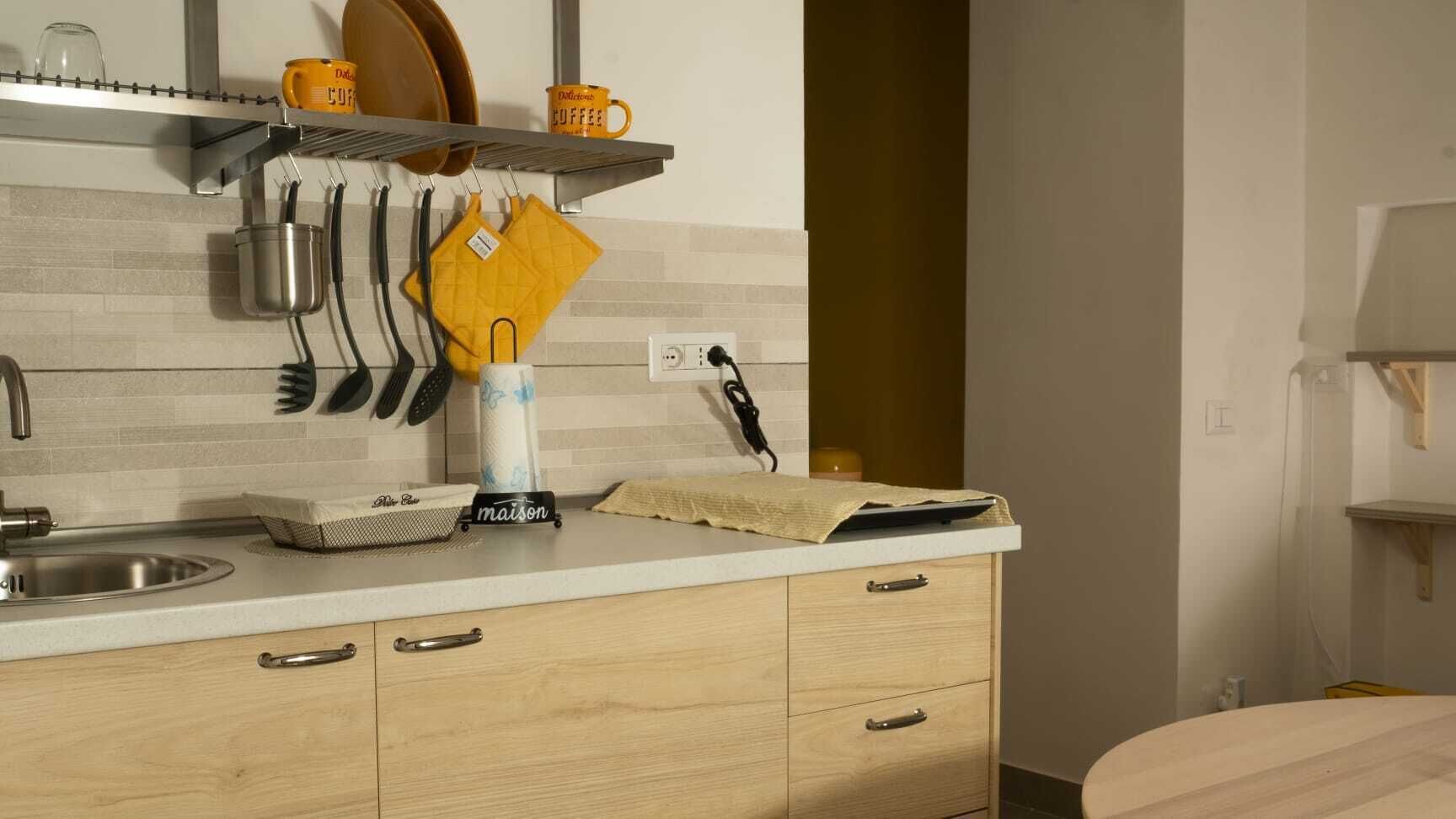 Kahden hengen perushuone, patio | Yksityinen keittiö | Jääkaappi, mikroaaltouuni, liesi, keittoastiat/astiat/ruokailuvälineet