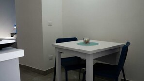 Deluxe-Apartment, Terrasse | Wohnbereich