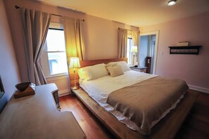 3 dormitorios, tabla de planchar con plancha, cuna de viaje