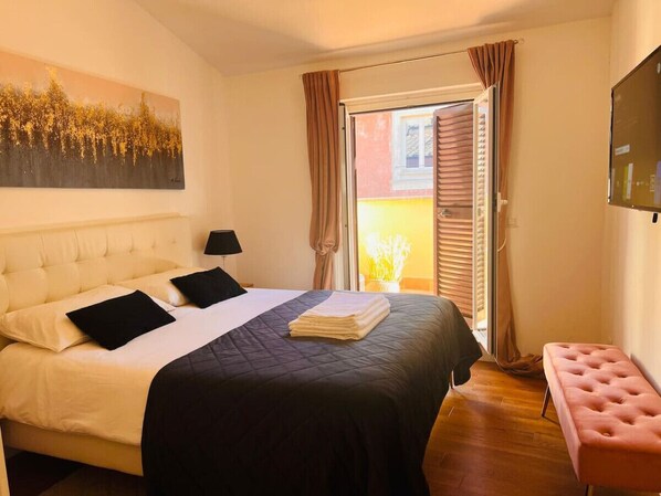 2 bedrooms, desk, iron/ironing board, travel cot