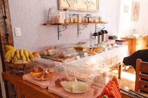 Free daily self-serve breakfast - Pousada Casa de Violeta (Tiradentes)