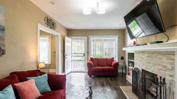 TV, fireplace