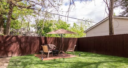 Kickback House (Small Events Ok, Sleeps 12 w/ bar & smoke room)