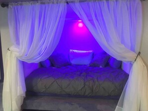3 bedrooms, iron/ironing board, free WiFi, bed sheets - Kickback House  (Small Events Ok, Sleeps 12 w/ bar & smoke room) (Detroit)