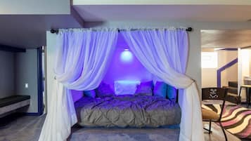 3 bedrooms, iron/ironing board, WiFi (free), bed sheets