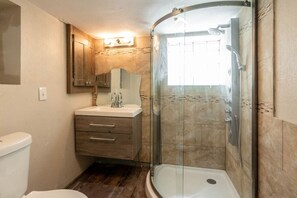 Hair dryer, towels - Kickback House  (Small Events Ok, Sleeps 12 w/ bar & smoke room) (Detroit)
