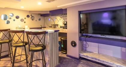Kickback House (Smoking & Small Events Ok - Sleeps 12)!