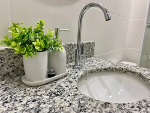 Premium Apartment | Bathroom