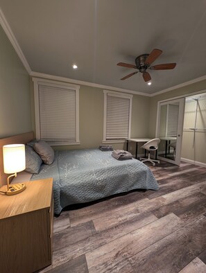 4 bedrooms, in-room safe, desk, iron/ironing board