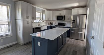 cul-de-sec home 4BR 3.5 Baths Sleeps 7 Jacuzzi tub