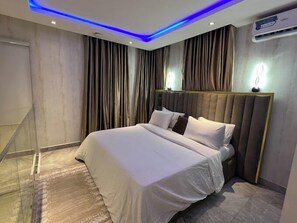 2 bedrooms, desk, laptop workspace, iron/ironing board - Casa- Grey Apartments (Abuja)