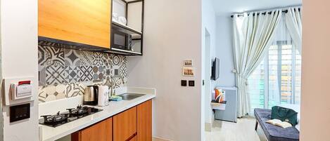 Family Apartment, Balcony, City View | Private kitchen