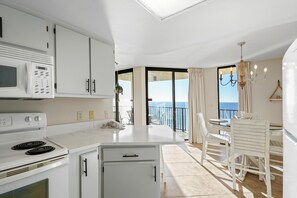 Condo, 1 King Bed with Sofa bed (Phoenix IV 4112) | Private kitchen | Oven - Phoenix IV 4112 (Orange Beach)