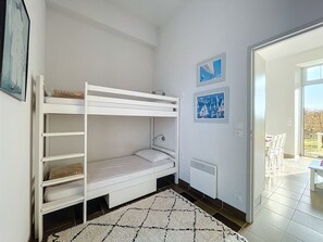 2 Schlafzimmer, Bügeleisen/Bügelbrett, Reisekinderbett, Bettwäsche