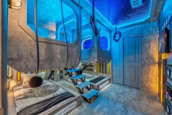 10 bedrooms, travel cot, WiFi, bed sheets - 10 BD/ 8 BA/ Windsor Cay (15968 SC) (Clermont)