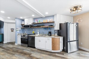 Condo, Multiple Beds (Regatta 201A) | Private kitchen | Oven, toaster