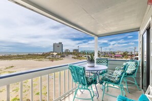 Condo, Multiple Beds (Regatta 201A) | Outdoor dining - Regatta 201a (Gulf Shores)