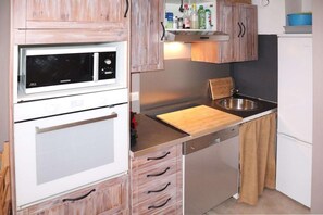 Oven, dishwasher - Resort center, 3rd floor, view valley, balcony, tv, 26m², Les Orres (Les Orres)
