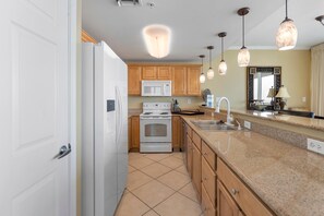 Condo, Multiple Beds (Sanibel 1201) | Private kitchen | Oven