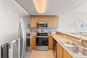 Apartamento, varias camas (Sanibel 305) | Cocina privada | Horno