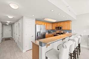 Condo, Multiple Beds (Sanibel 305) | Private kitchen | Oven - Sanibel 305 (Gulf Shores)