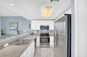 Condo, Multiple Beds (Sanibel 502) | Private kitchen | Oven, toaster