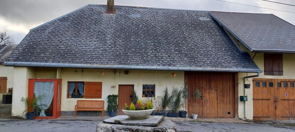 Exterior - House in an old Savoyard farmhouse (Arbusigny)