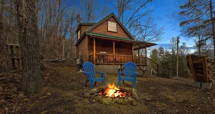 Cozy Couples Cabin near Red River Gorge and Hollerwood